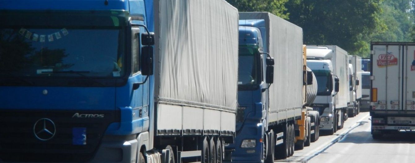 Казахстан рекомендує перевізникам товарів з України оминати стороною Росію