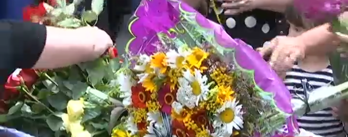 Оплесками в останню путь провели в Дніпрі Василя Сліпака