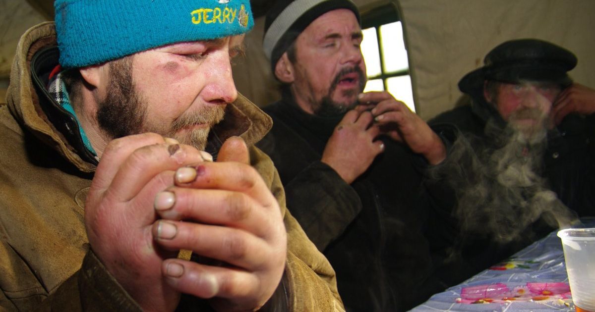 Львівська волонтерка на честь свого для народження влаштувала частування для безхатьків