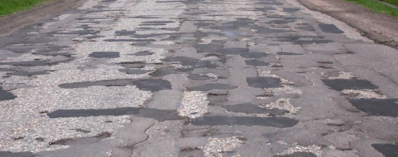 В Киеве ямочный ремонт подписали именем депутата горсовета