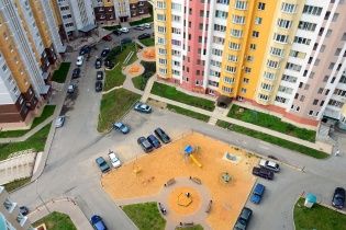 В России подросток упал с 23 этажа дома, пытаясь поразить девушку