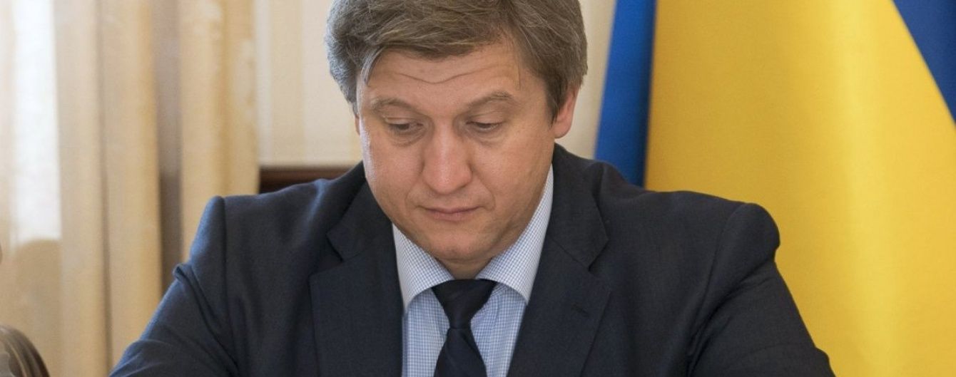 Чиновники уряду мріють "спустити" у 2017 році трильйон гривень
