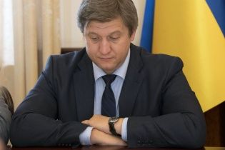 Чиновники уряду мріють "спустити" у 2017 році трильйон гривень
