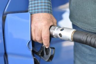 Обдурені фермери Житомирщини заблокували у селі автоцистерну із пальним