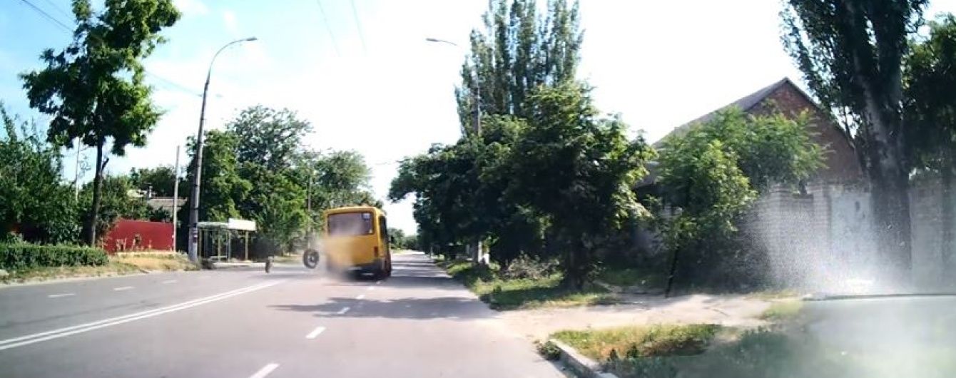 У Херсоні в маршрутки на ходу відлетіли колеса
