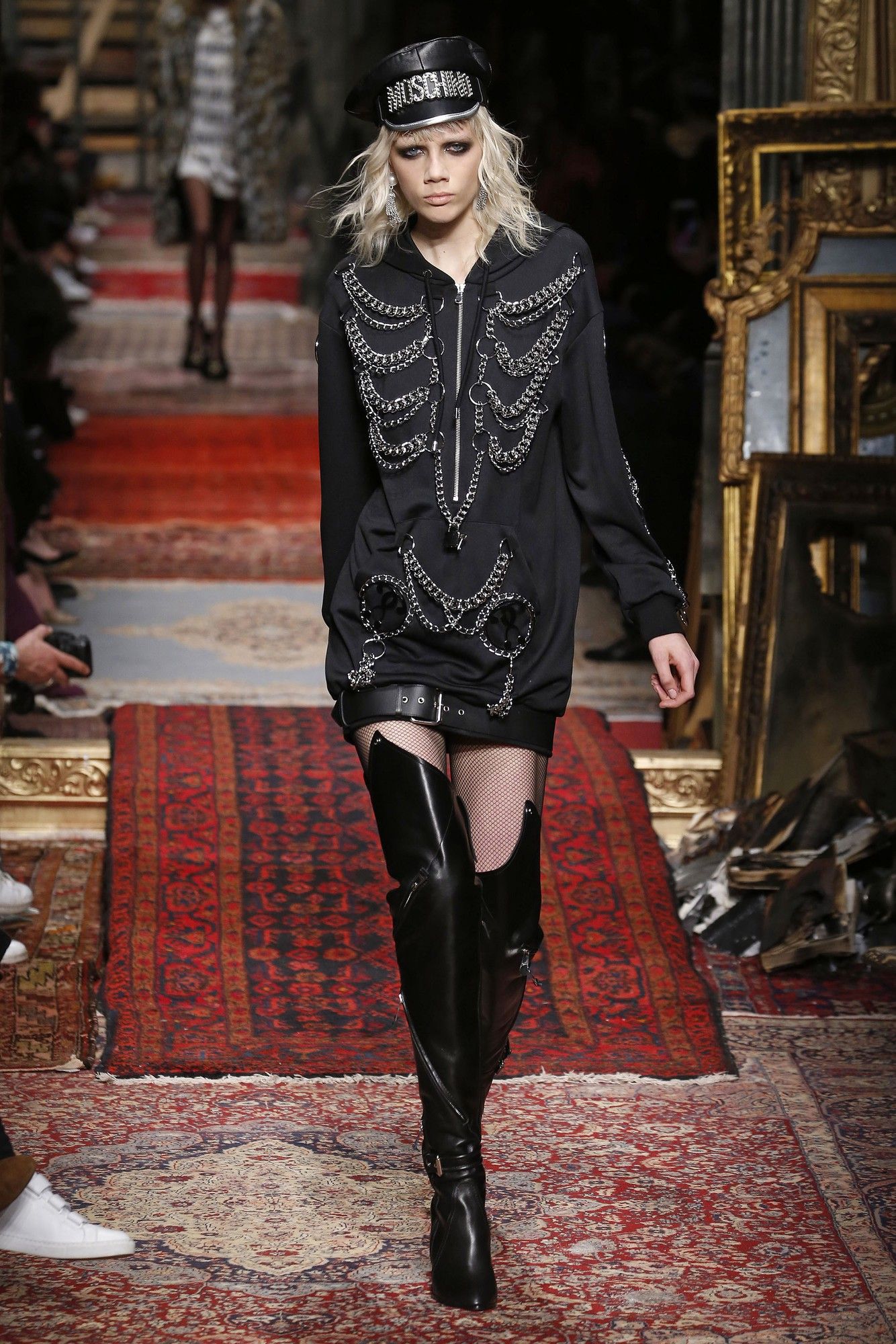 Коллекция Moschino прет-а-порте сезона осень-зима 2016-2017_25