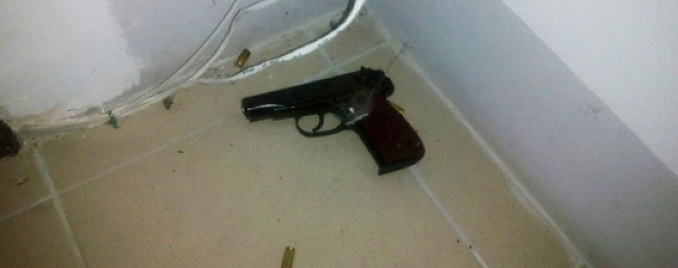 У Рівному чоловік, назвавши себе депутатом, відкрив стрілянину по поліцейських