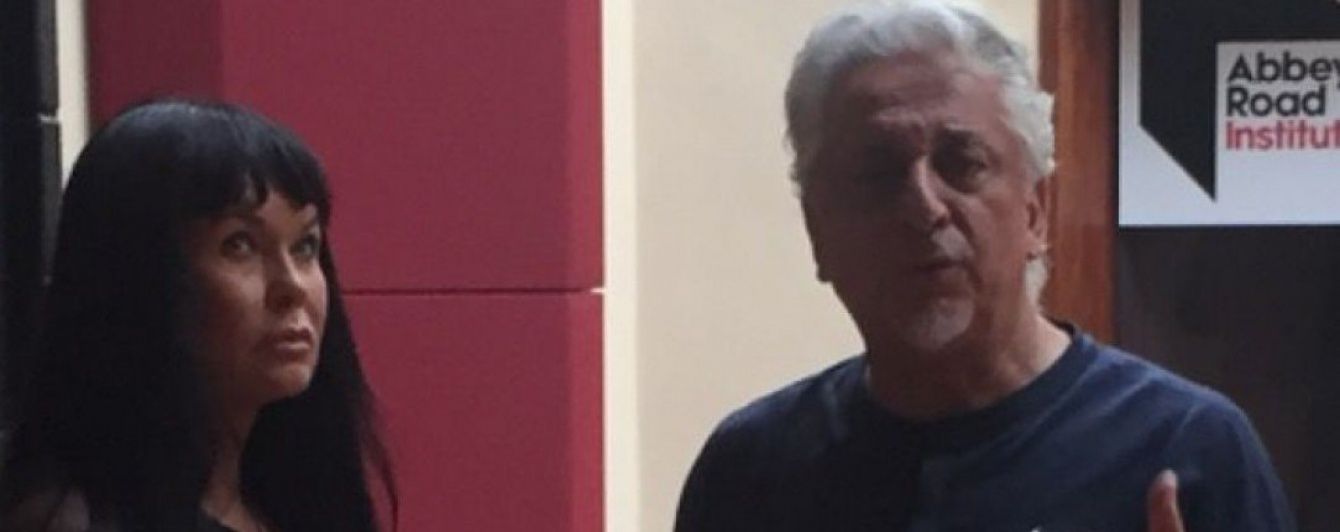 Ассія Ахат повертається на сцену з альбомом, записаним з продюсером Джексона і Мадонни