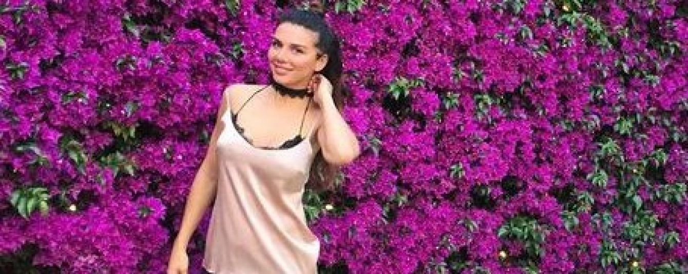 Без бюстгальтера: Анна Седокова поделилась пикантным фото