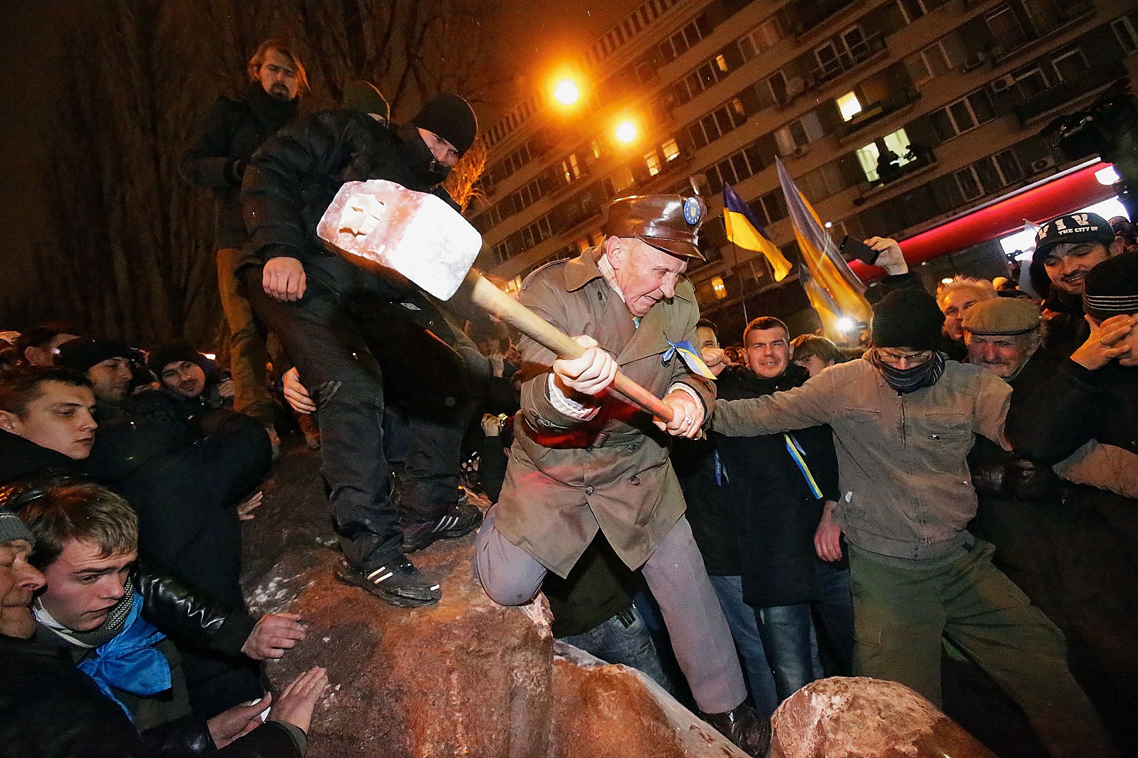 Знесення Леніна в Києві