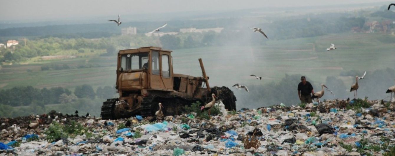 На Вінниччині продовжують блокувати фури із львівським сміттям