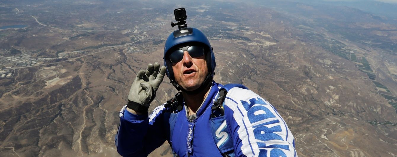 Американець стрибнув без парашута із висоти 7,5 кілометрів