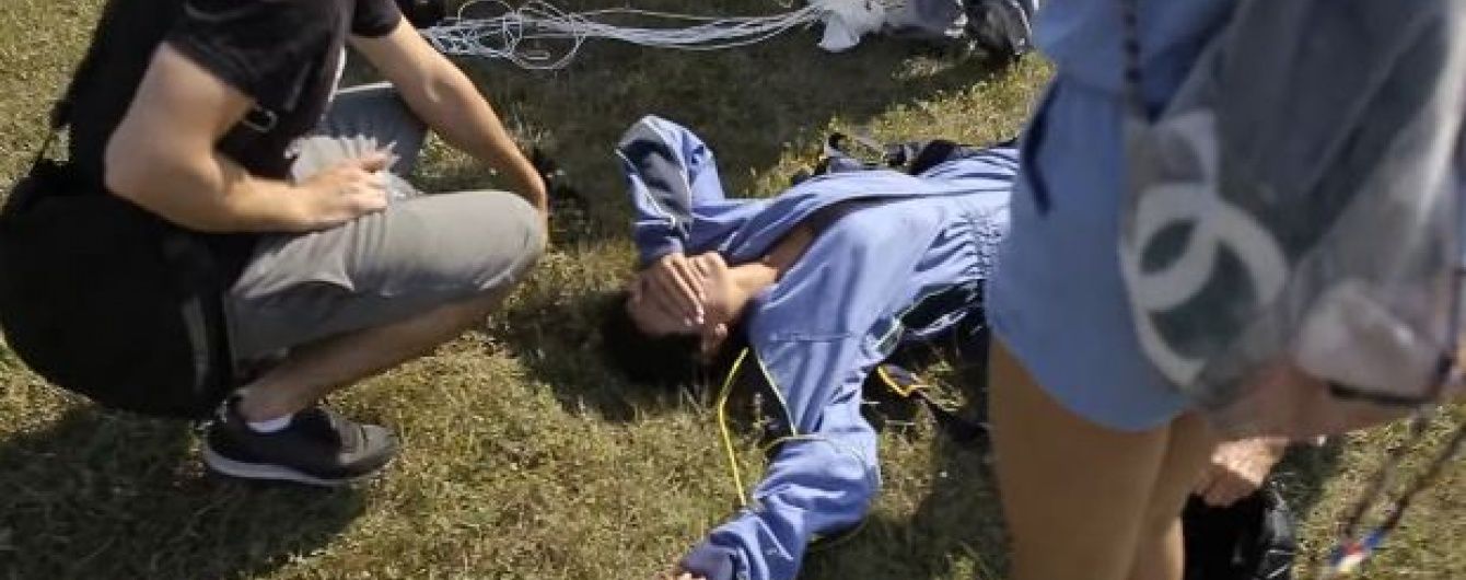 Настя Каменських оприлюднила моторошне відео свого приземлення під час стрибка з парашутом