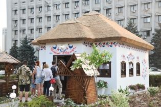 Український Лас-Вегас. В Одесі відкрили "Весільну світлицю" для експрес-одруження