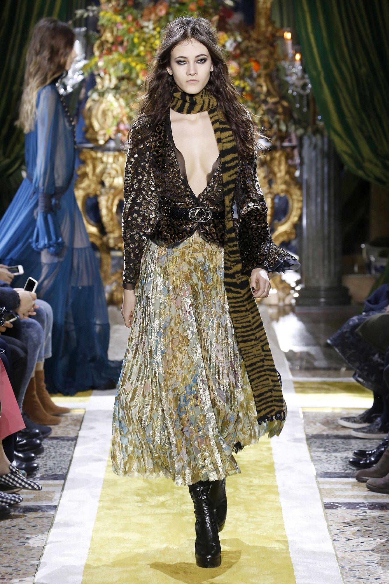 Коллекция Roberto Cavalli прет-а-порте сезона осень-зима 2016-2017_11