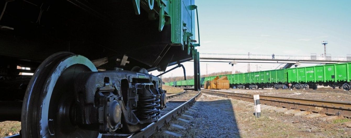 Двох підлітків вдарило струмом під час спроби залізти на залізничні вагони