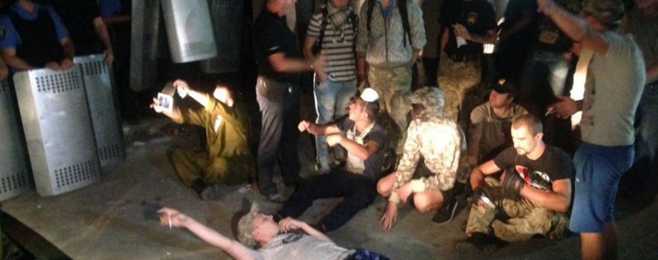 У Києві між прихильниками "торнадівців" та поліцейськими відновилися сутички
