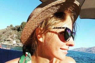Струнка Катерина Осадча показала засмагу під час відпустки у теплих краях