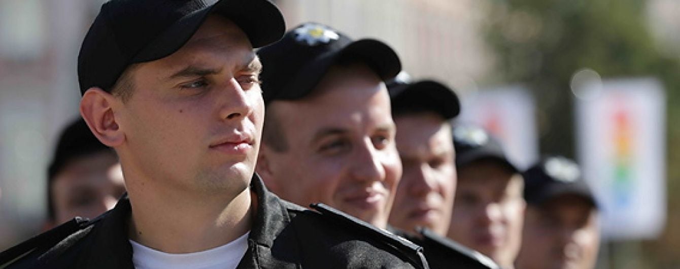Турчинов побажав українській поліції завоювати повагу, а Деканоідзе розповіла про проблеми