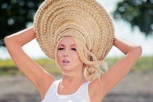 Шлепки №2: Полякова представила фрагмент нового хіта під рухи мільйонера-танцюриста