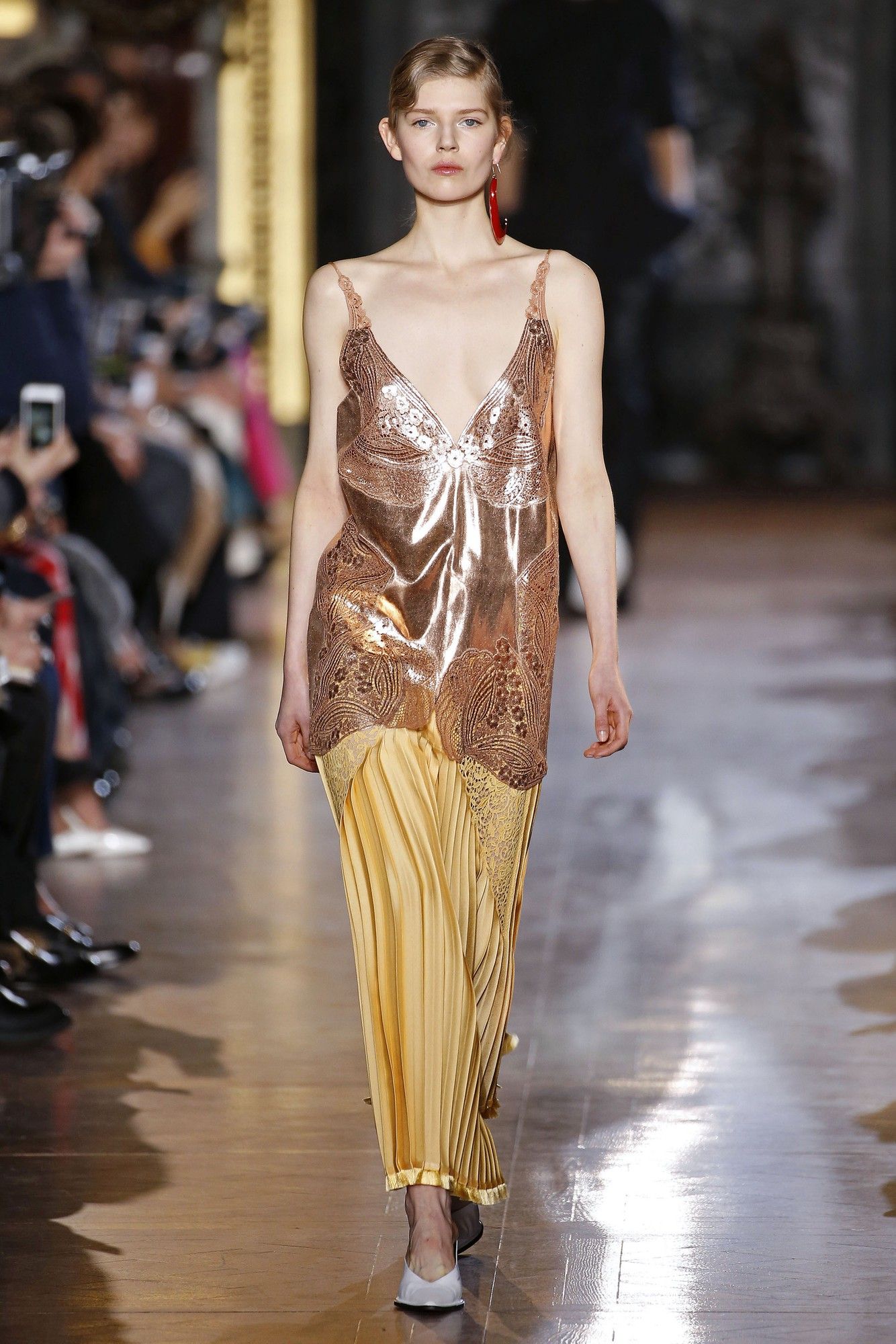 Коллекция Stella McCartney прет-а-порте сезона осень-зима 2016-2017_37