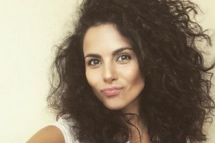Настя Каменських у самому лише рушнику показала, як тренує травмовану ногу