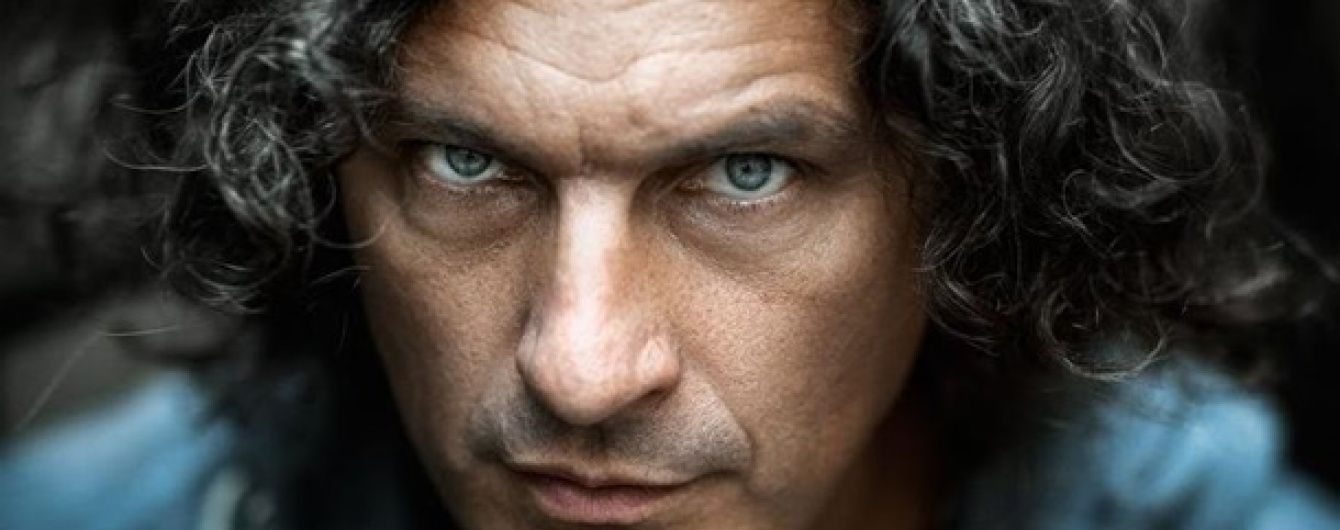 Огонь от свечей уничтожил фасад склепа Кузьмы "Скрябина"