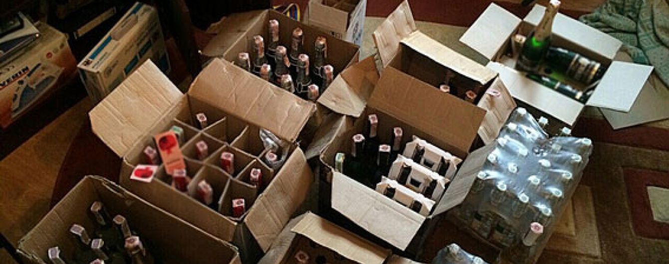 В Україні вдвічі побільшало фальсифікату: підробляють навіть шампуні, мінералку та презервативи