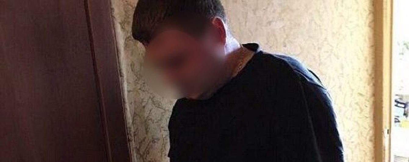 У Харкові затримали двох поліцейських, які систематично брали хабарі від підприємця