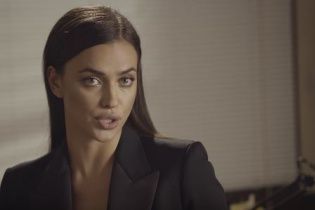 Сексуальна Ірина Шейк втілила образ звабливого адвоката