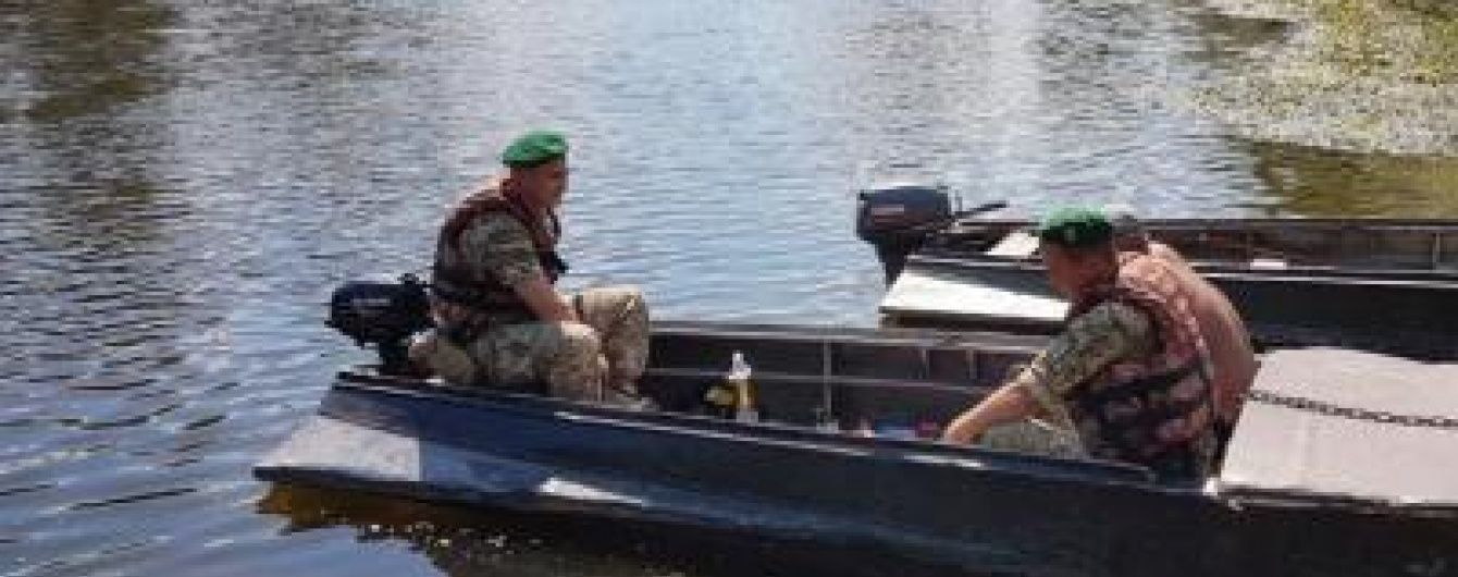 На Чернігівщині у Десні прикордонники "виловили" човен із росіянами