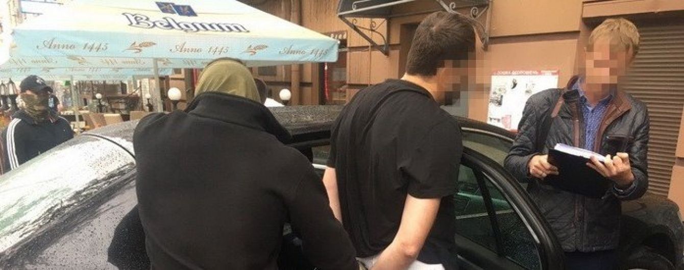 Топ-менеджера та юриста філії "Укрексімбанку" взяли під варту за хабарництво