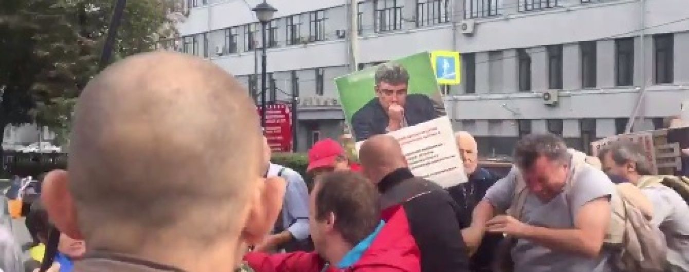 У Москві жорстоко побили активістів, які вийшли на акцію проти війни з Україною