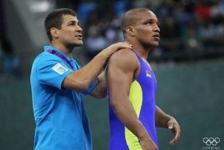 Українські борці перемогли на старті олімпійського турніру з греко-римської боротьби