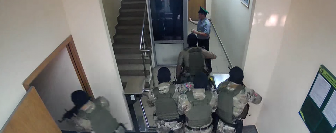 Прикордонники звинуватили військову прокуратуру у "маски-шоу" і опублікували відео обшуку
