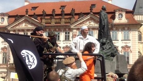 В Праге инсценировка вторжения боевиков "ИГ" вызвала панику среди местных жителей