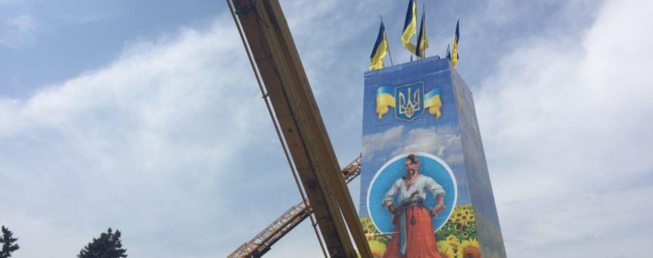 У Запоріжжі на постаменті замість Леніна з'явився бравий козак