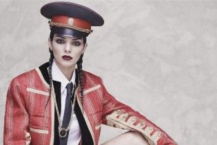 Дівчина-вамп: Сестра Кім Кардашян вразила фатальним look-ом у новому фотосеті