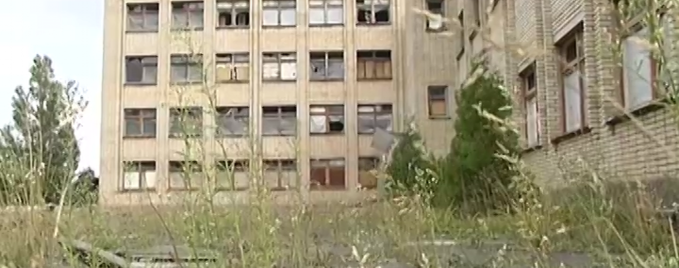 Мешки вместо окон и патрульные в классах. В прифронтовых городах готовятся к 1 сентября