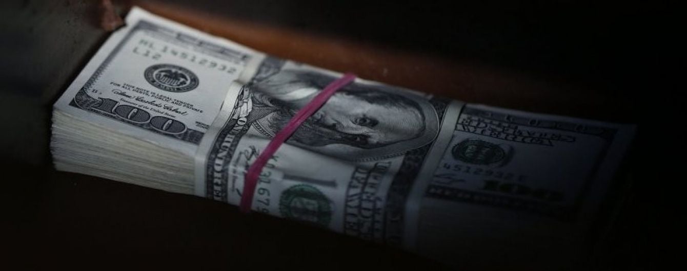 Гривна подешевела относительно доллара в курсах НБУ на 16 августа. Евро немного потерял позиции