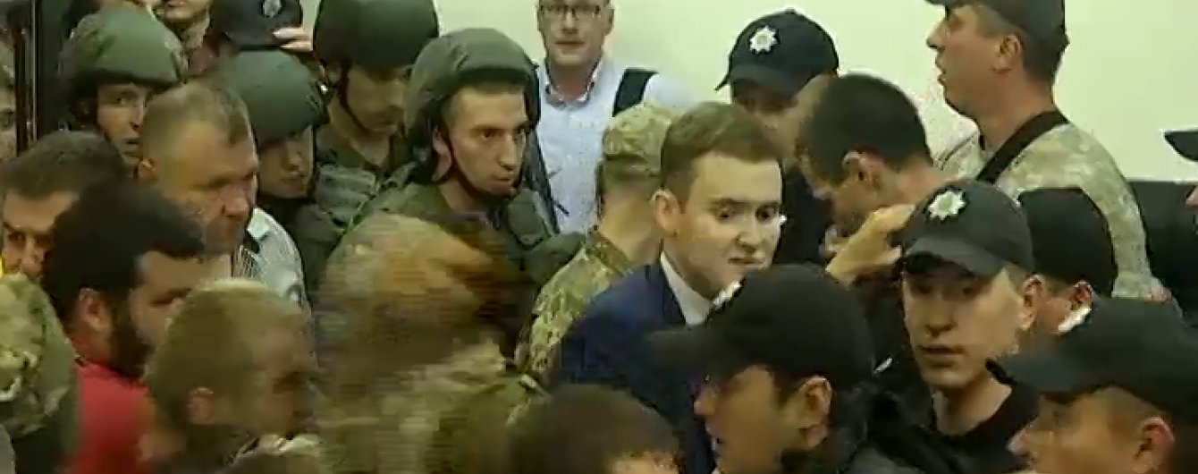 Суд подовжив арешт підозрюваним у теракті під Радою націоналістам