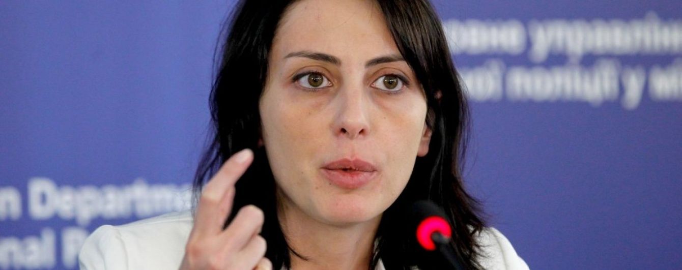Деканоидзе назвала подонками парней, которые сняли издевательское видео с полицейской в Днепре. Добавлено видео