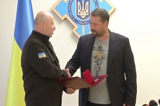 Керівник управління журналістських проектів 1+1 Максим Шиленко отримав відзнаку від секретаря РНБО