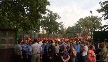 Скандал с застройкой в Святошине: жители передумали перекрывать улицу
