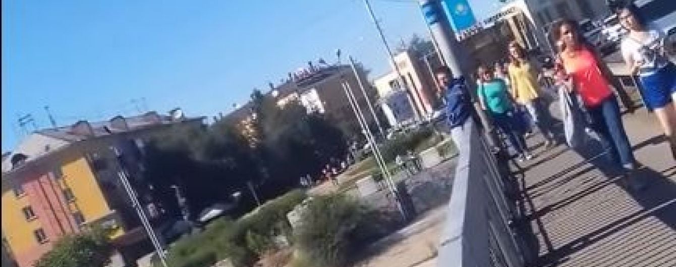 У Казахстані двоє дівчат сміялися та знімали на відео самогубцю