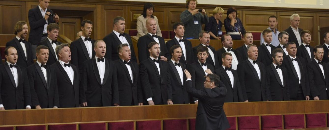 Артисти хорової капели Ревуцького заспівали на Бессарабці на підтримку "Євробачення" у Києві