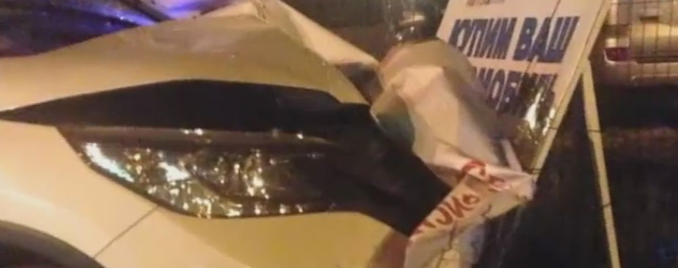 П'яний водій в столиці влетів в автостоянку