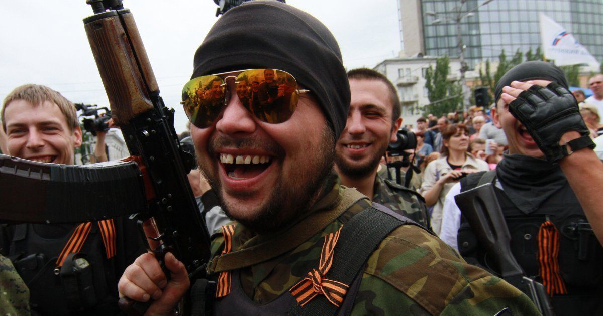Стрельба, ДТП и попытка угнать авто возле больницы: пьяные боевики терроризируют жителей Донбасса