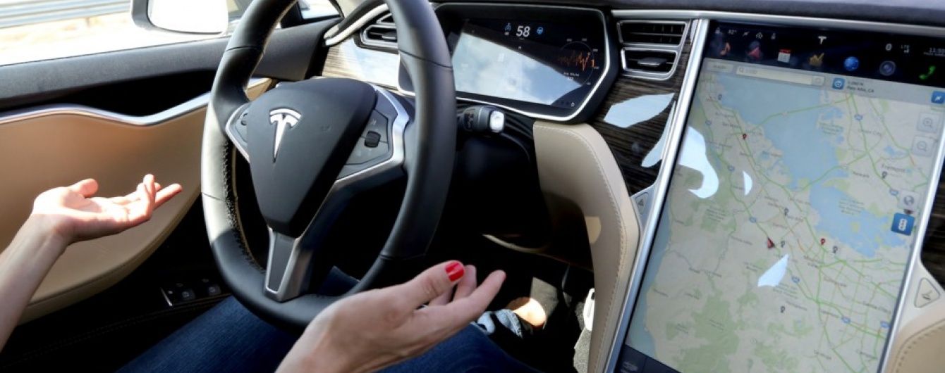 Пользователь Tesla доказал несовершенство автопилота