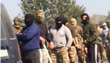 Заворушення на Рівненщині: сотні бурштинокопачів із палицями та камінням напали на поліцію